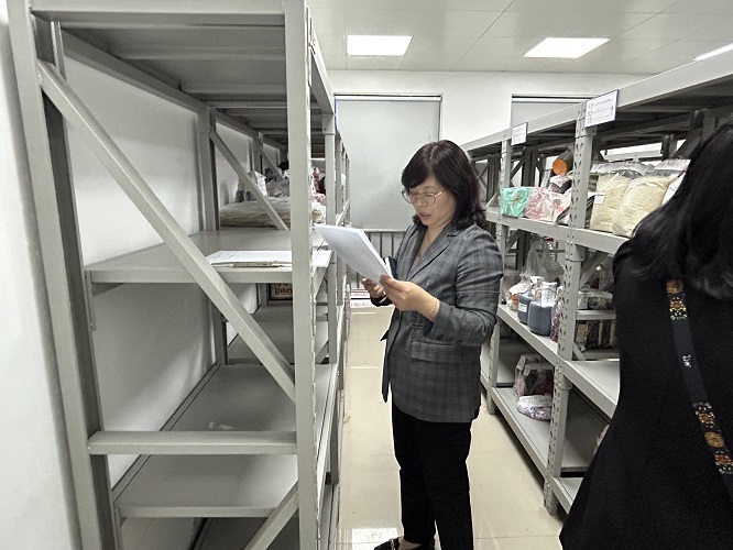 专家照片1.jpg 专家照片1.jpg