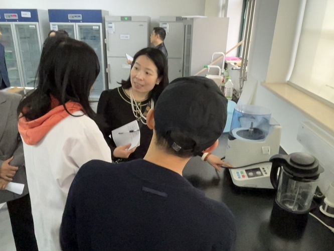 专家照片3 - 副本.jpg 专家照片3 - 副本.jpg